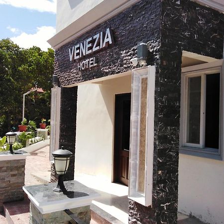 Venezia Suites Hotel Iloilo Zewnętrze zdjęcie