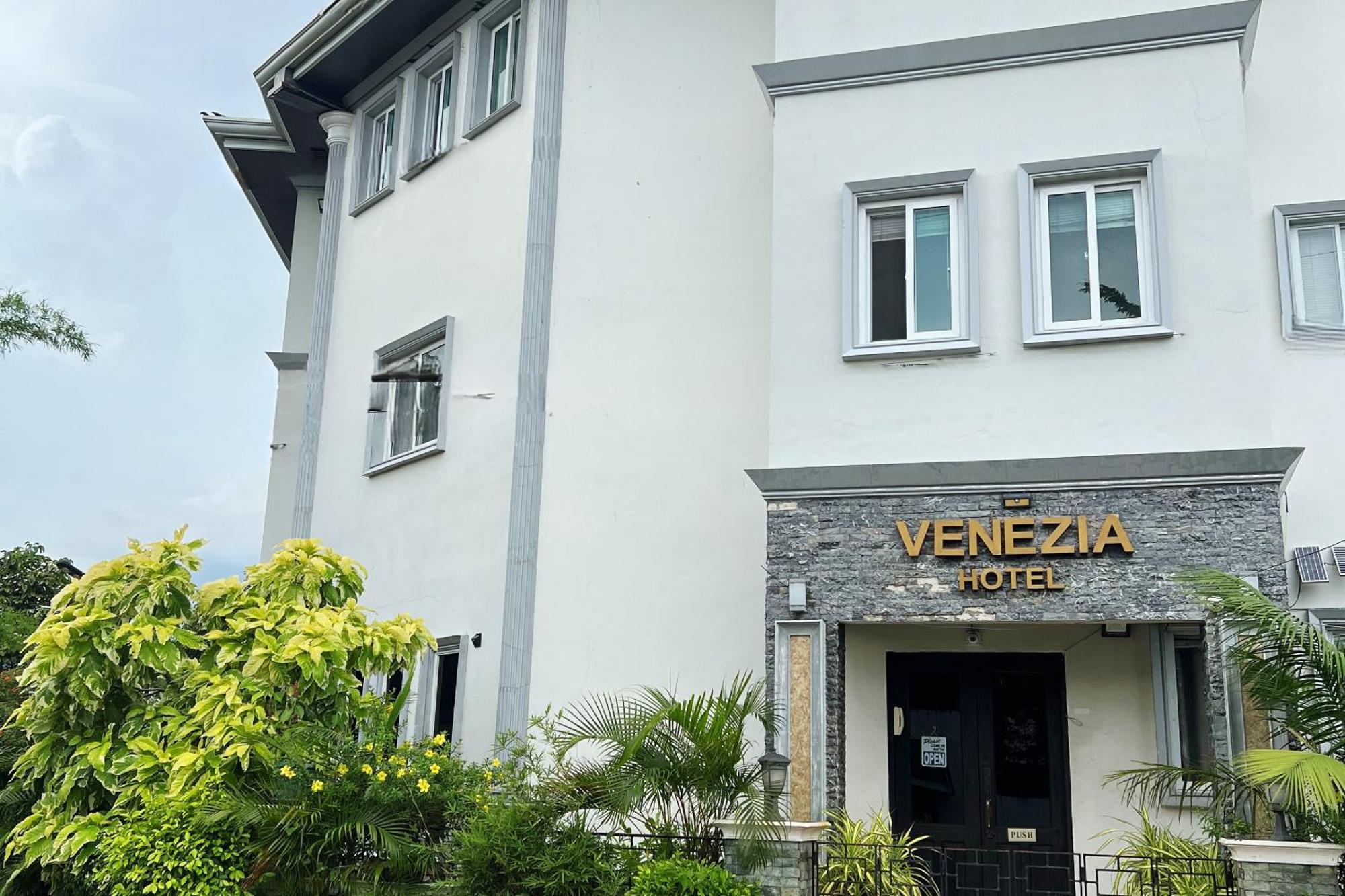Venezia Suites Hotel Iloilo Zewnętrze zdjęcie