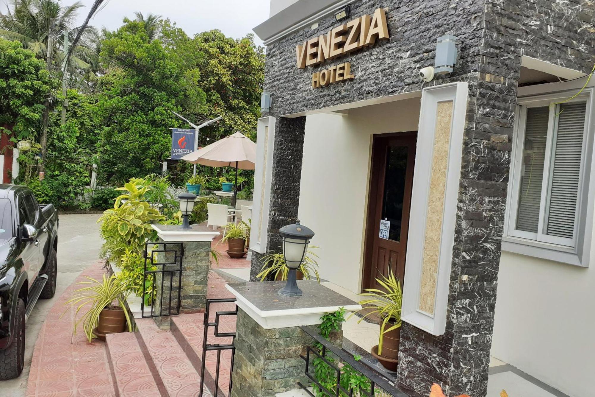 Venezia Suites Hotel Iloilo Zewnętrze zdjęcie